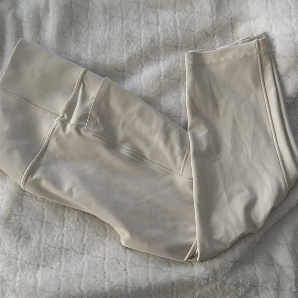 Athleta Salutation Stash High Rise Capri Legging size m - Picture 5 of 5